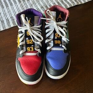Air Jordan 1 Mid Sneaker School